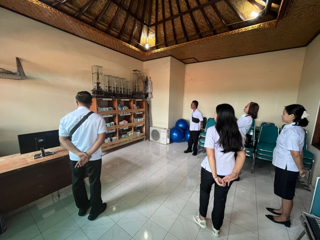 DINAS KEARSIPAN DAN PERPUSTAKAAN KABUPATEN BADUNG BERKUNJUNG KE PERPUSTAKAAN ANGANTAKA SASTRA